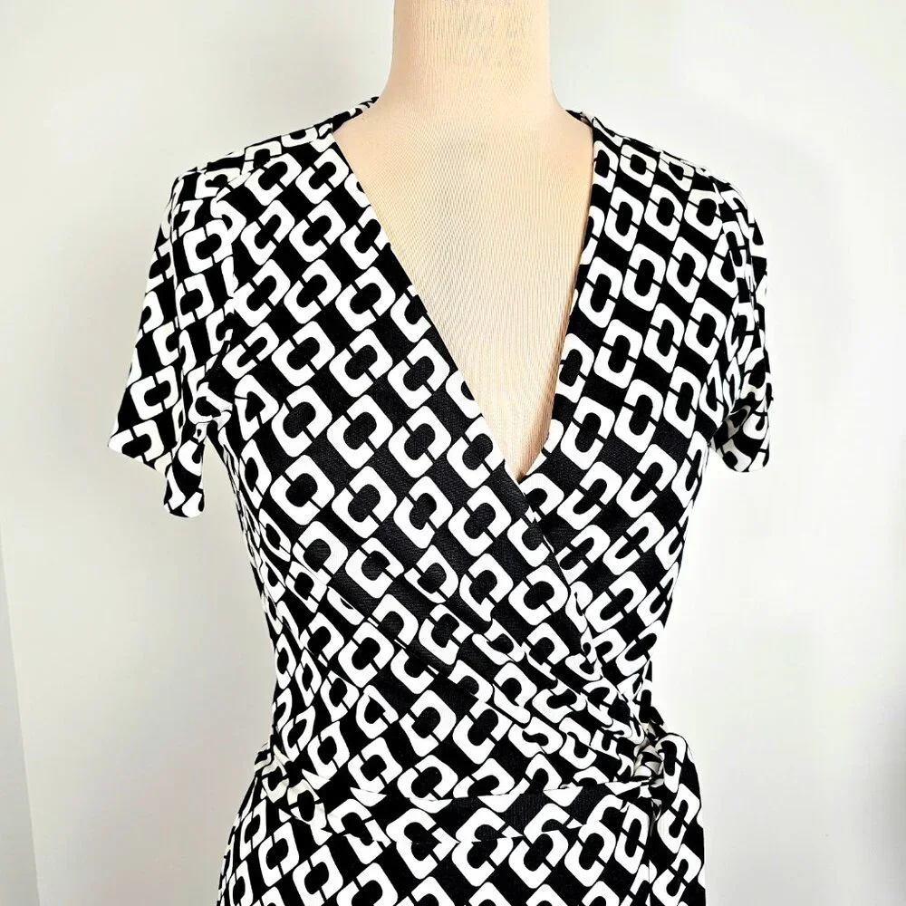 Diane von Furstenberg Silk Jersey Wrap Dress Black Cream Chain Print Size 6 - Picture 12 of 14